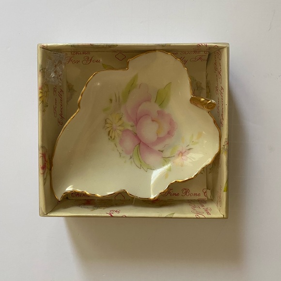VTG Leaf Shaped Hand Painted Dish With Pink Flowers Gold Rim, small - Picture 3 of 8